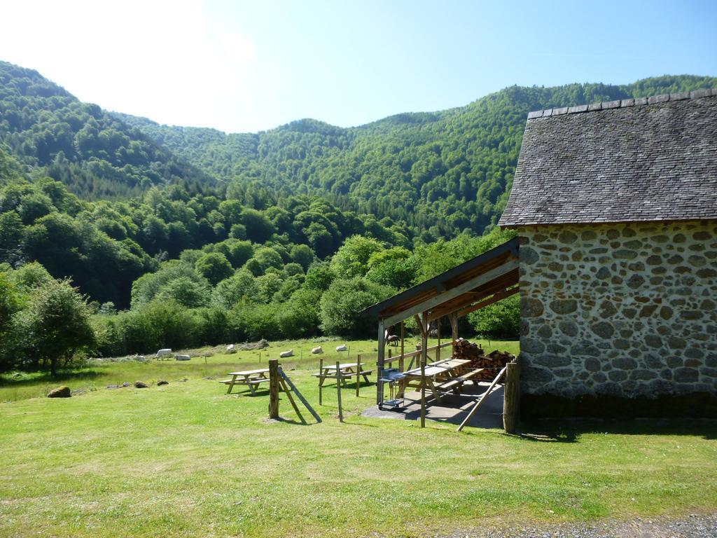 Les Chalets De La Foret D'Issaux Osse-en-Aspe Стая снимка