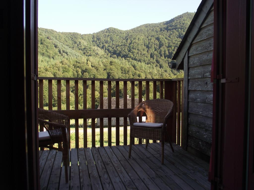 Les Chalets De La Foret D'Issaux Osse-en-Aspe Стая снимка